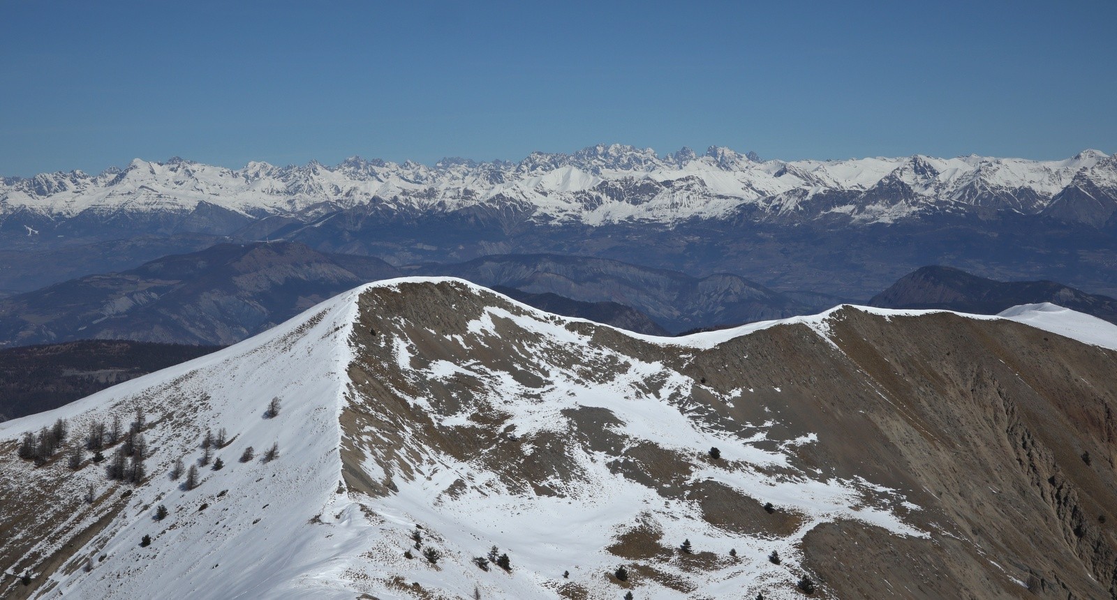 L'Oratoire devant les Ecrins