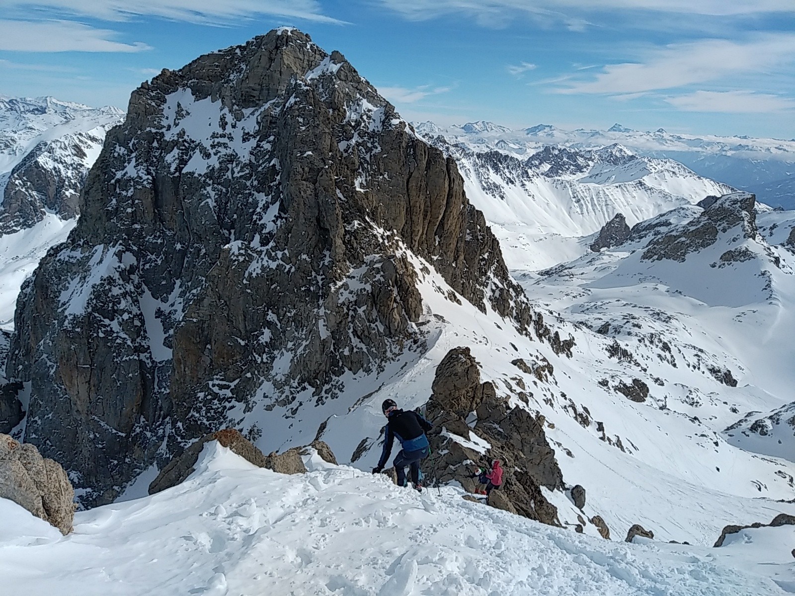 Descente du sommet du Galibier au milieu l'entrée de la Clapière à gauche