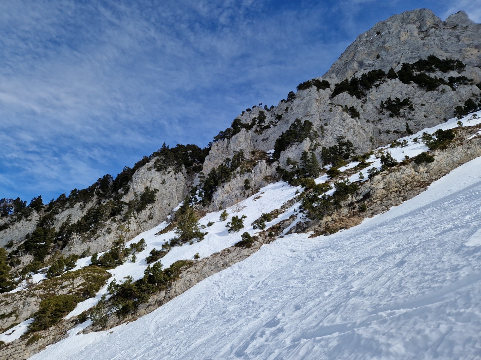 Banc de la Linguale : sortie du haut, 1pas dans les rochers