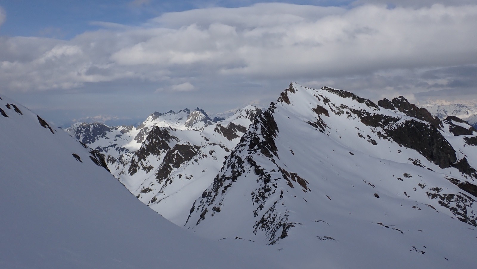 Vue sur le col de comberousse et le charmet de l'Aiguille