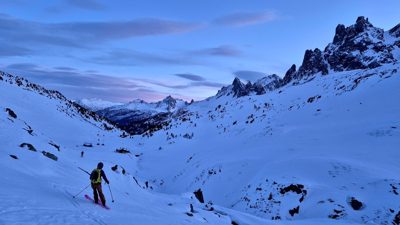  Descente vers les Drayeres. Au fond toute la vallée de Nevache