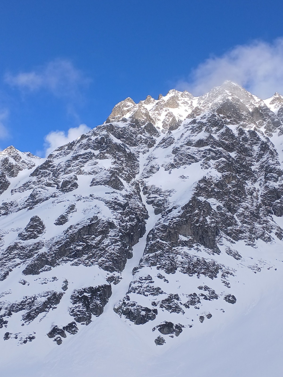 SW des Grandes Lanches qui donne bien envie. Au moins une trace dedans