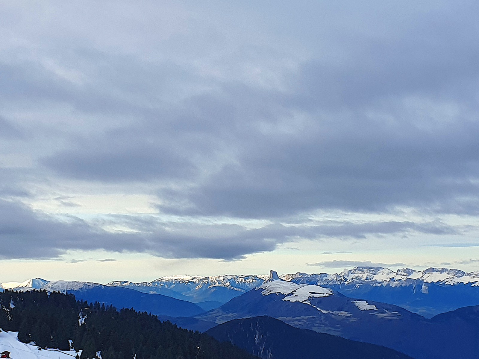 Le Mont Aiguille se distingue curieusement