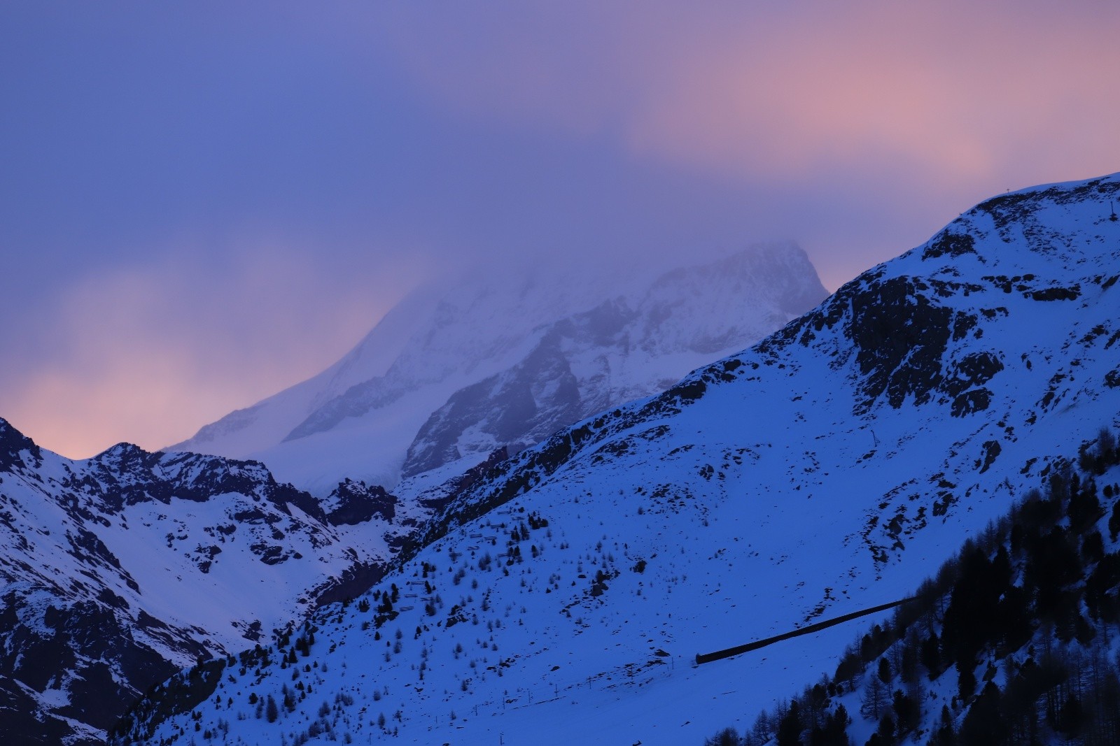 Rimpfischhorn dans les nuages 