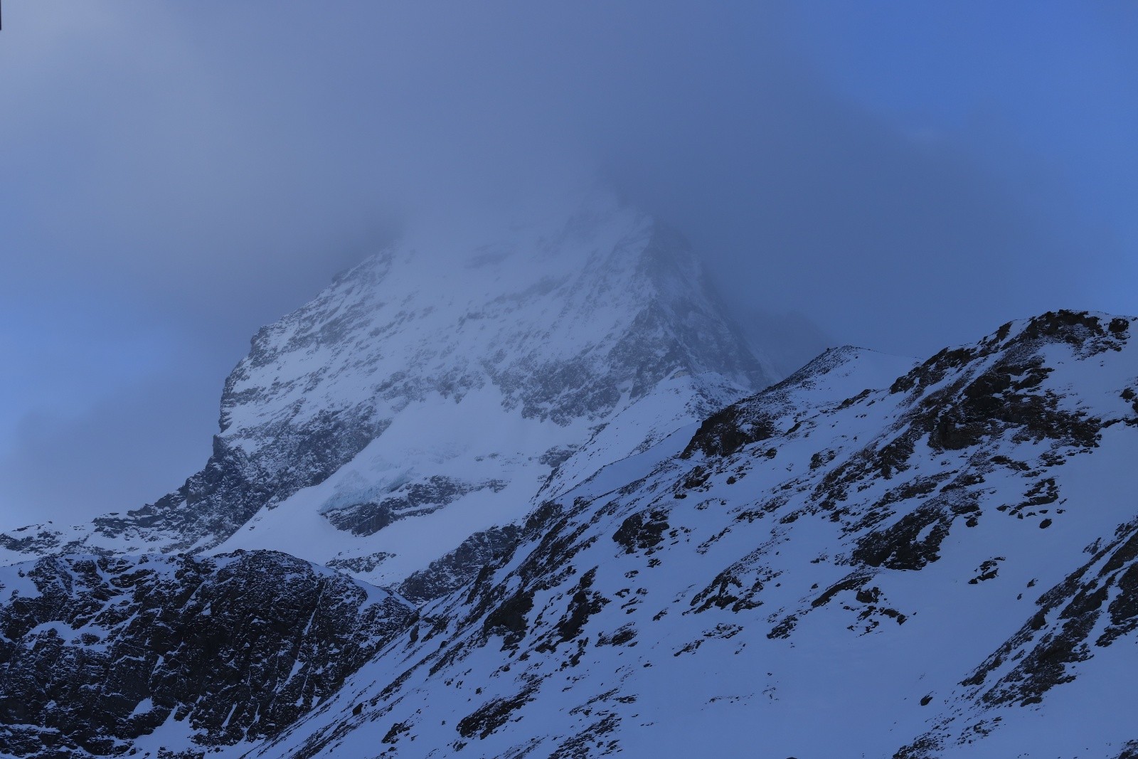  Cervin dans les Nuages matinaux