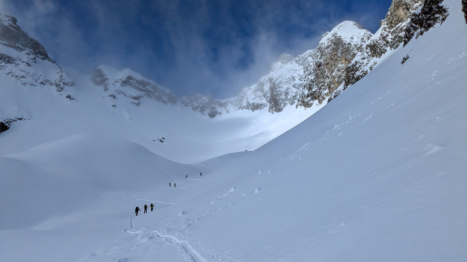 Vallon de la Valette : au fond à gauche le col de la Valette nous tend les bras, mais......