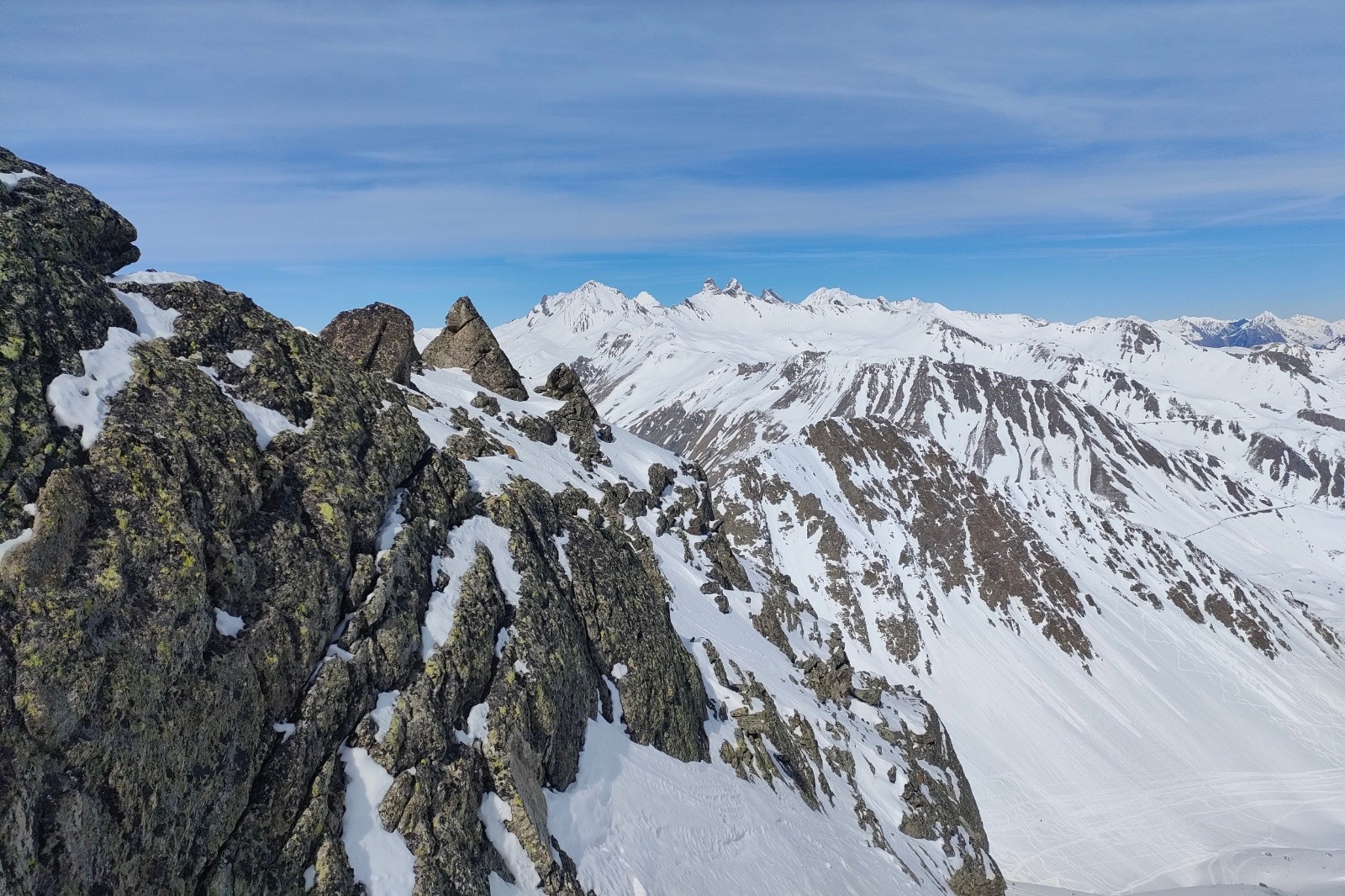 Coté nord c'est pas mal non plus avec les Aiguilles d'Arves 