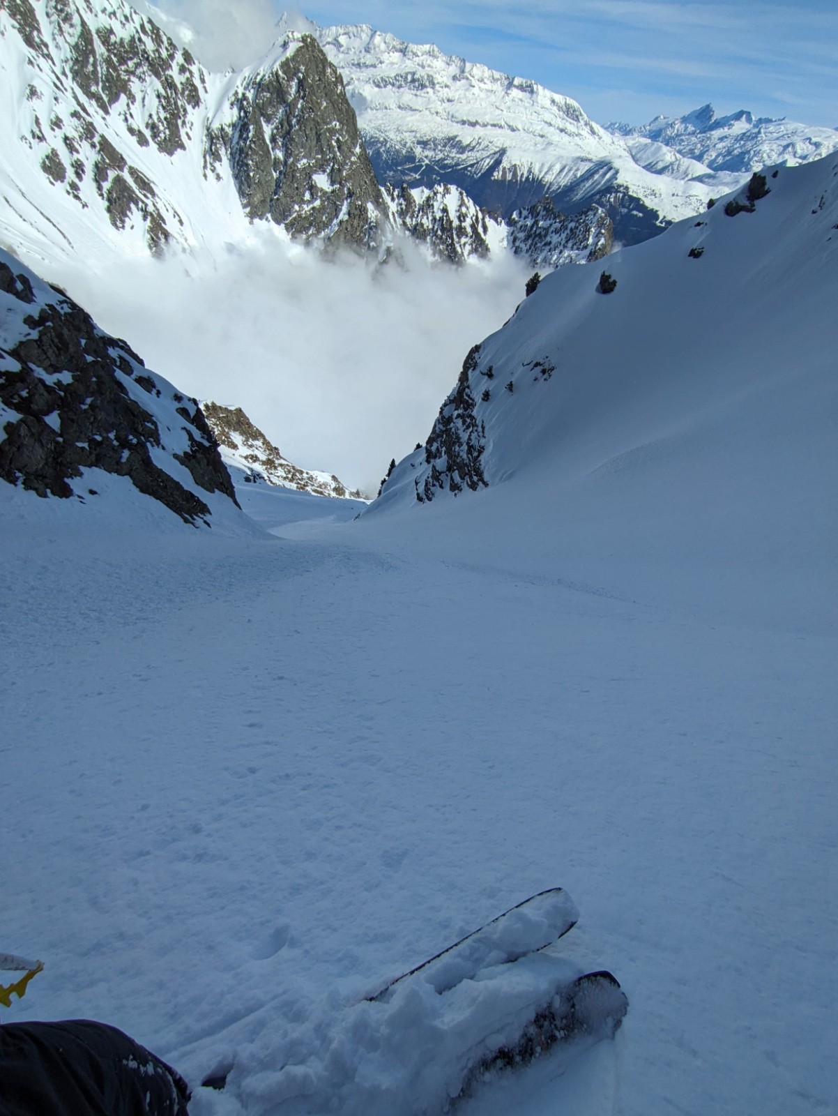 Encore poudre en bas du couloir est.