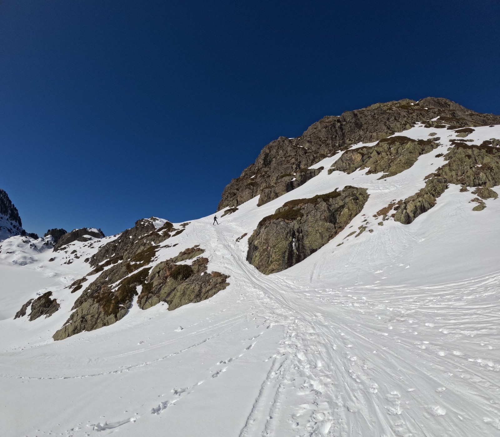 Descente de la brèche engagée mais en neige lourde