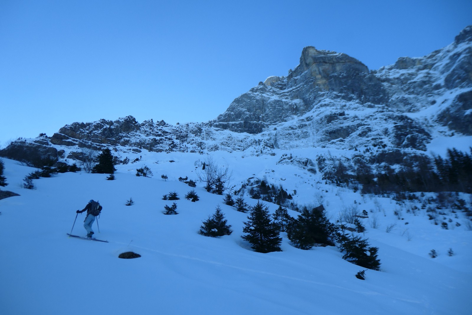 Sous la pointe de Sales 