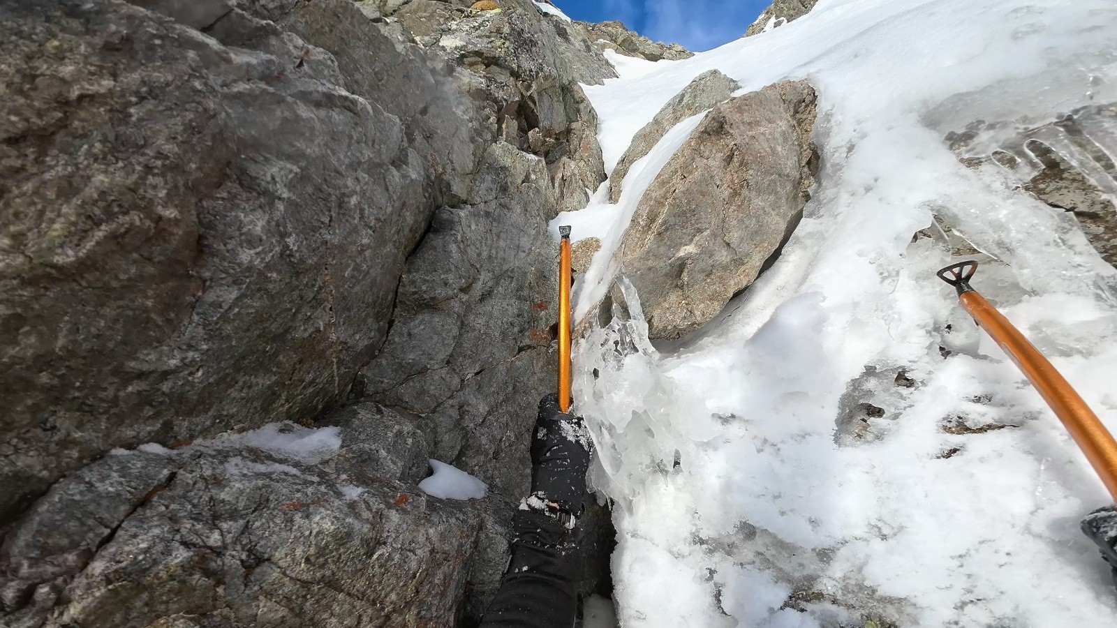 Ressaut trop précaire à désescalader de la Pointe de Clapouse