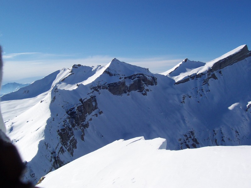 Vue à l'ouest : Une belle brochette de sommets : Pic du Clot Lamiande (premier plan), Soleil Boeuf, Cimes Sud et Nord de la Vénasque, Tourond.