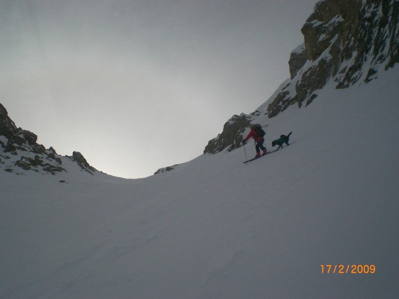 #2 Vers le haut du couloir : Le couloir est assez large Vers le haut du couloir : Le couloir est assez large