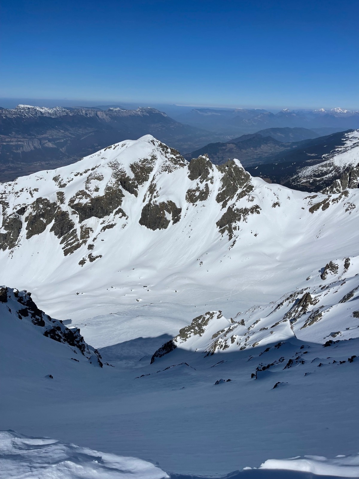 Épaule du rocher de l’homme : encore immaculé à gauche !&nbsp;