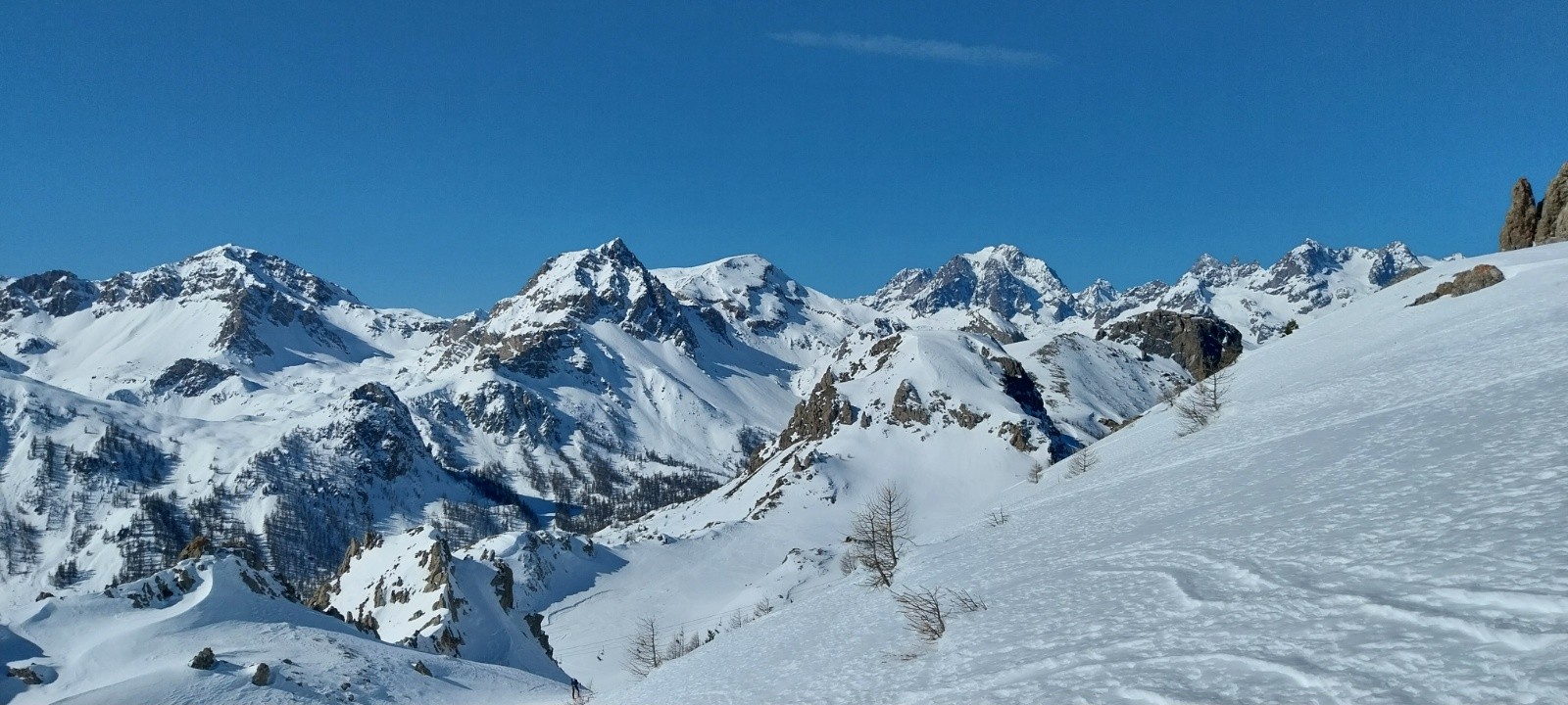 L'espèce de dôme est la cime de la condamine (vue depuis la montée du Prorel)&nbsp;