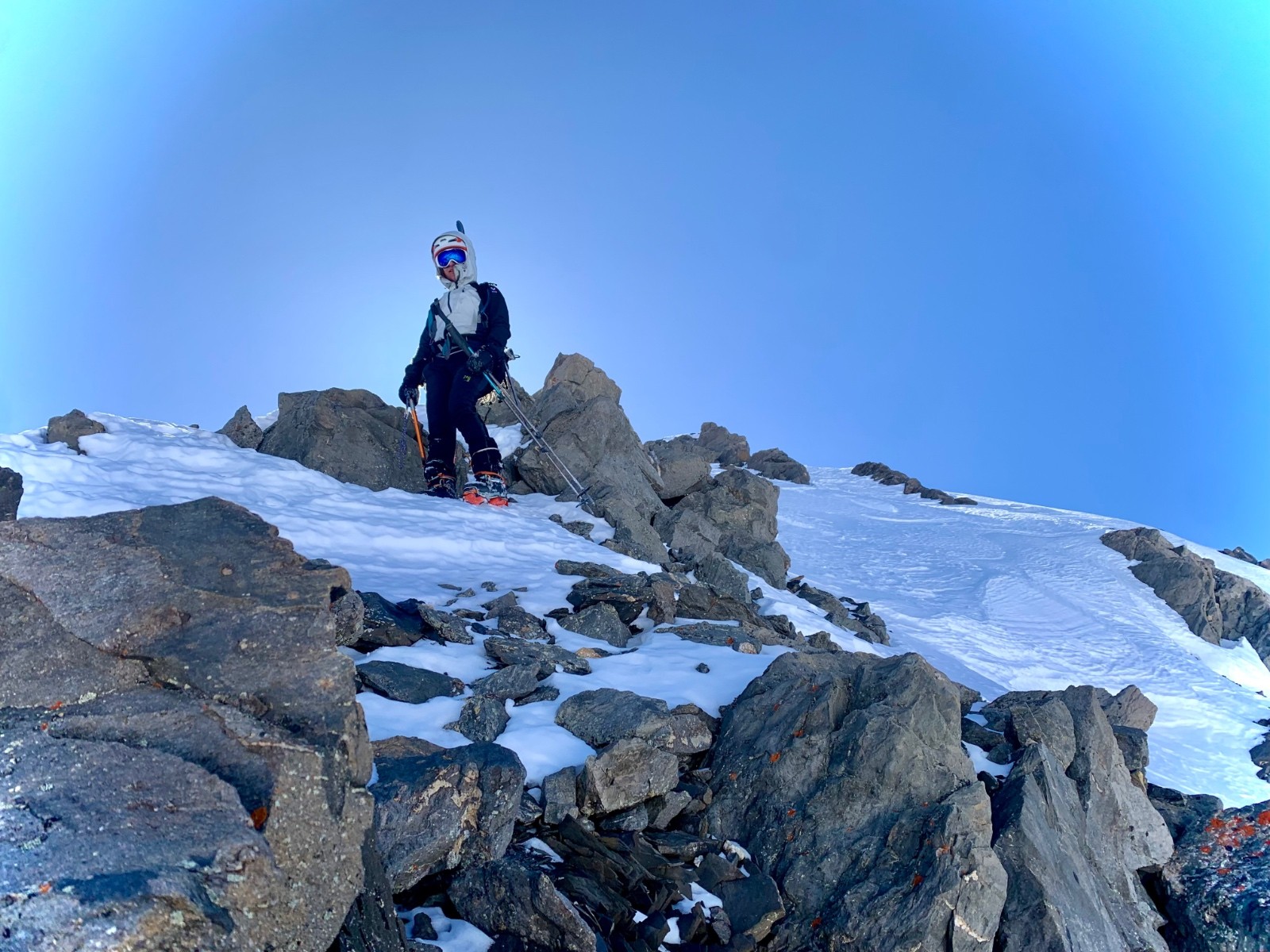  Descente de l’arrête pour rejoindre le couloir