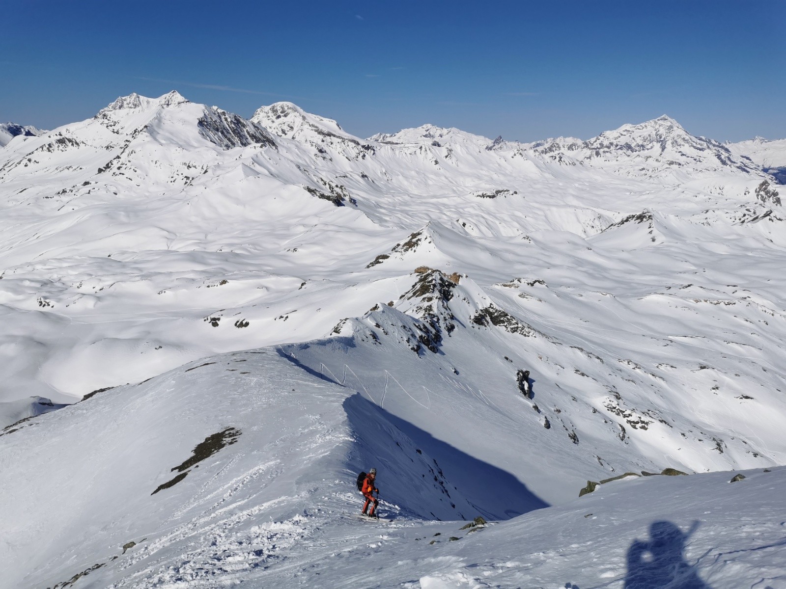 Sur l'épaule NW de la pointe de Mean Martin 