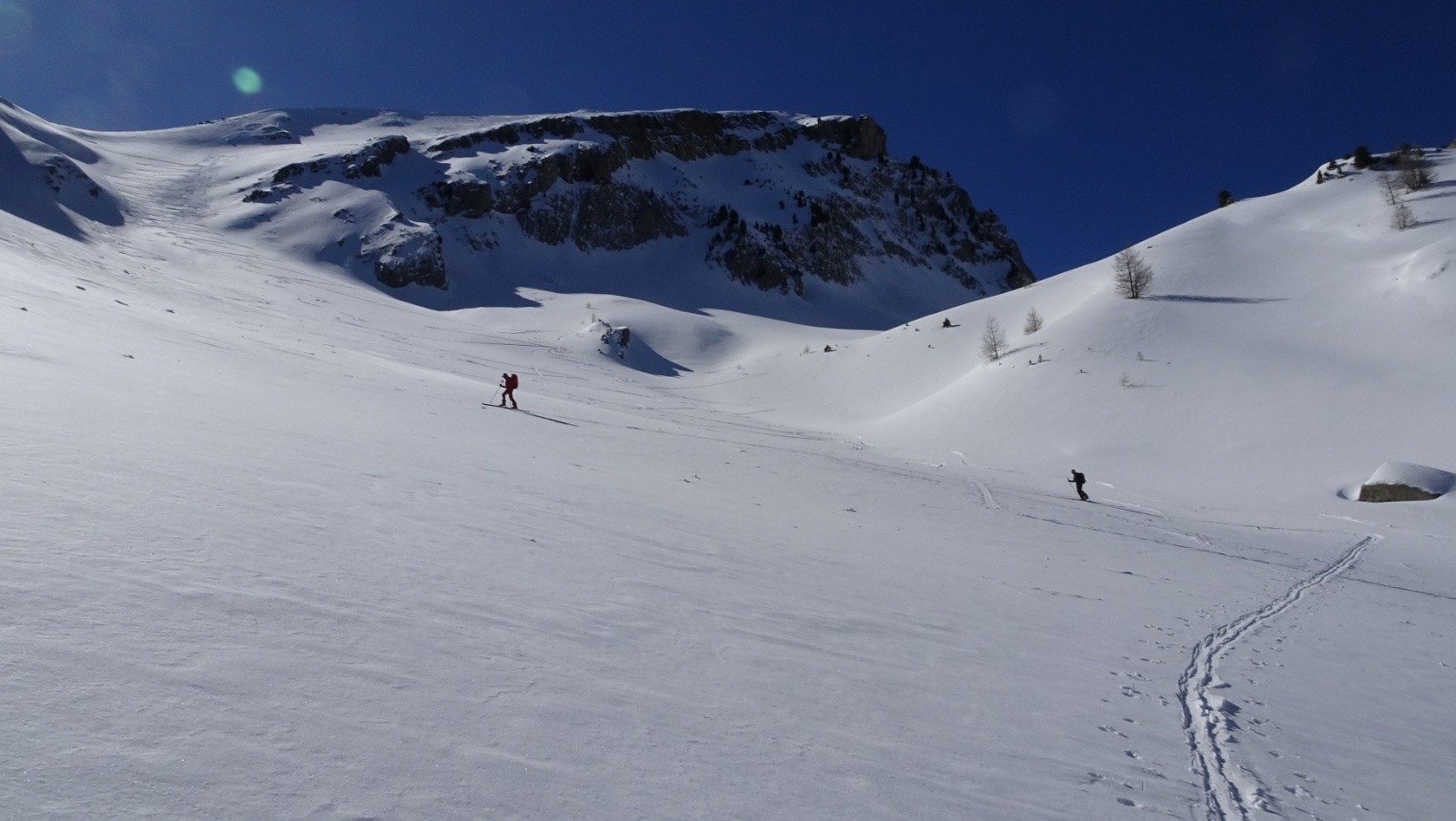 vers le dos de Chameau à gauche, notre col à droite dans l'ombre