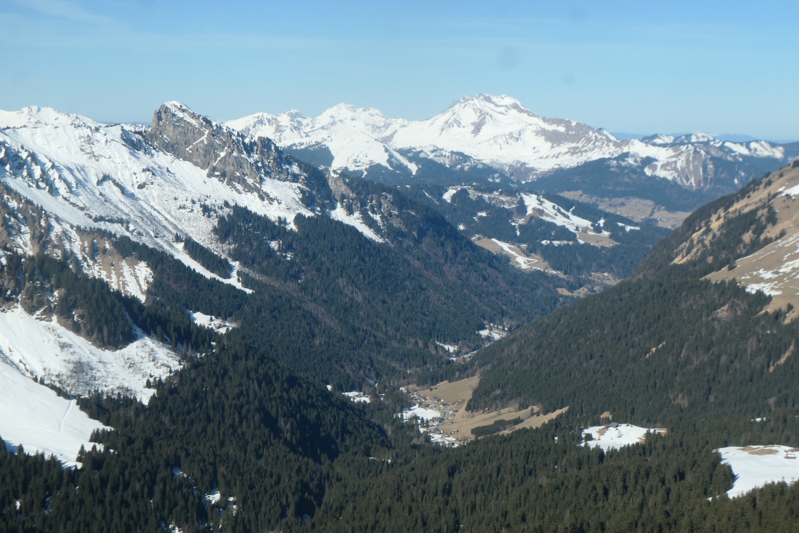 #19 Vue sur la vallée Vue sur la vallée