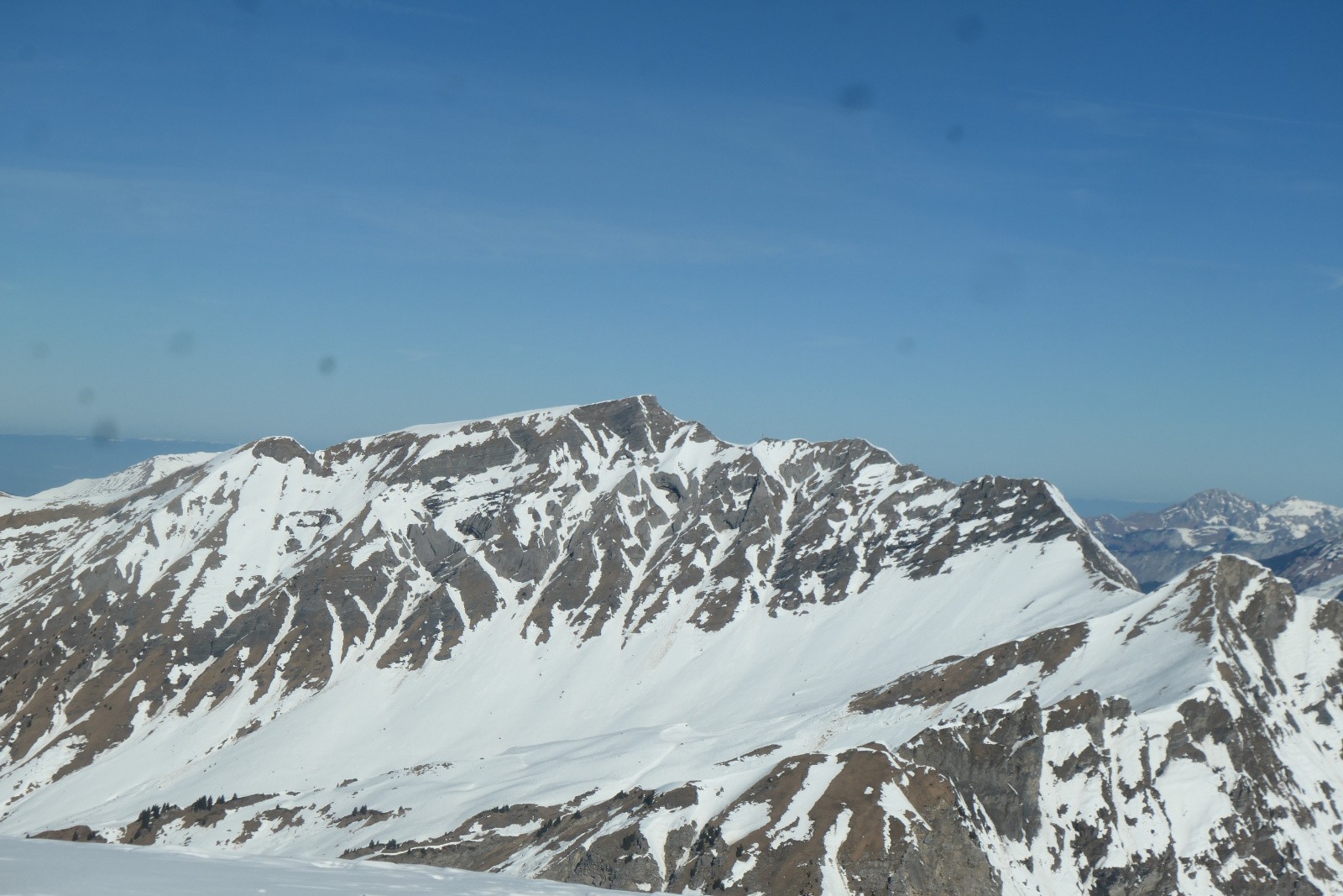 #14 Les couloirs sud des Hauts Forts skiés il y a deux jours Les couloirs sud des Hauts Forts skiés il y a deux jours