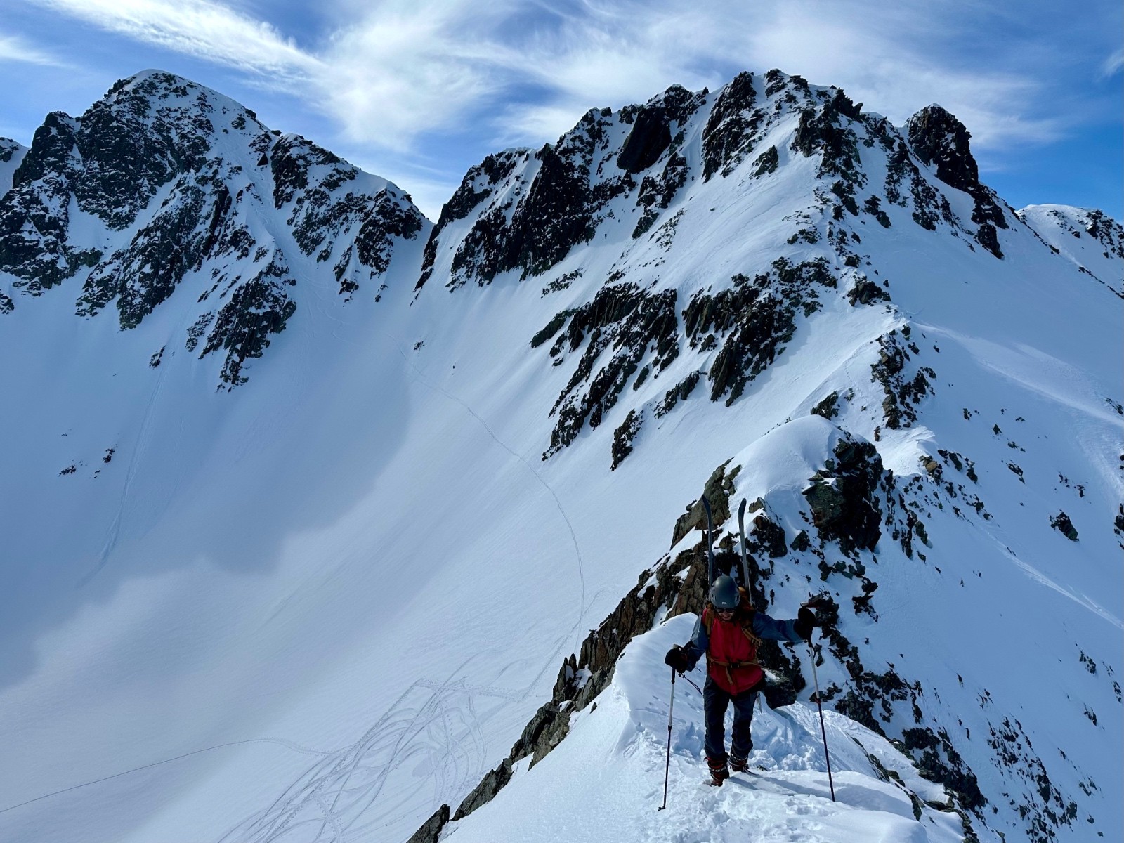 Sur l'arête, Aup du Pont et Villonet en fond (les 2 couloirs de Villonet ont été skiés)