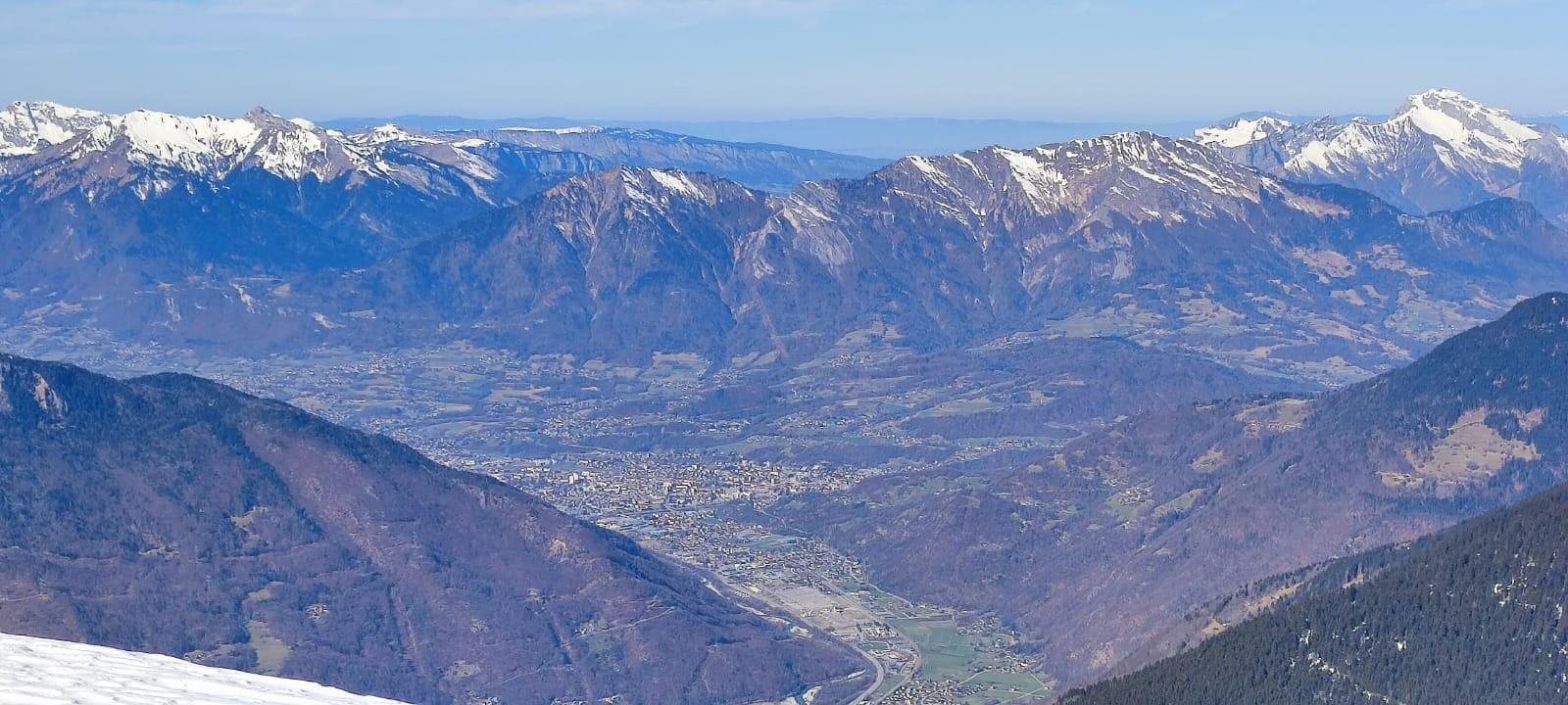 antécime de Bizard, Vue sur Alberville&nbsp;