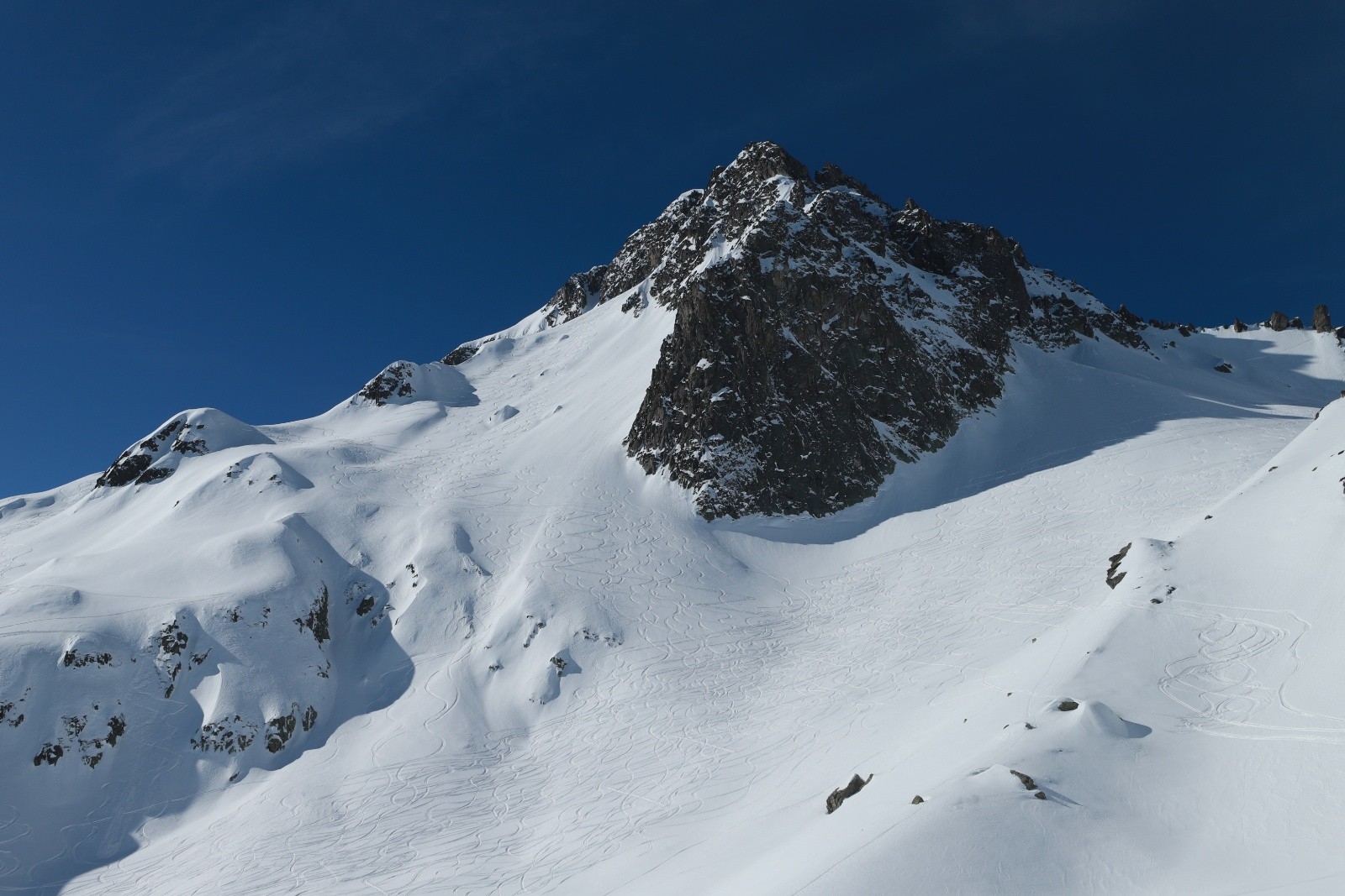 Pic du Rognolet ; nous passerons là pour la descente qui sera encore tout poudre :)