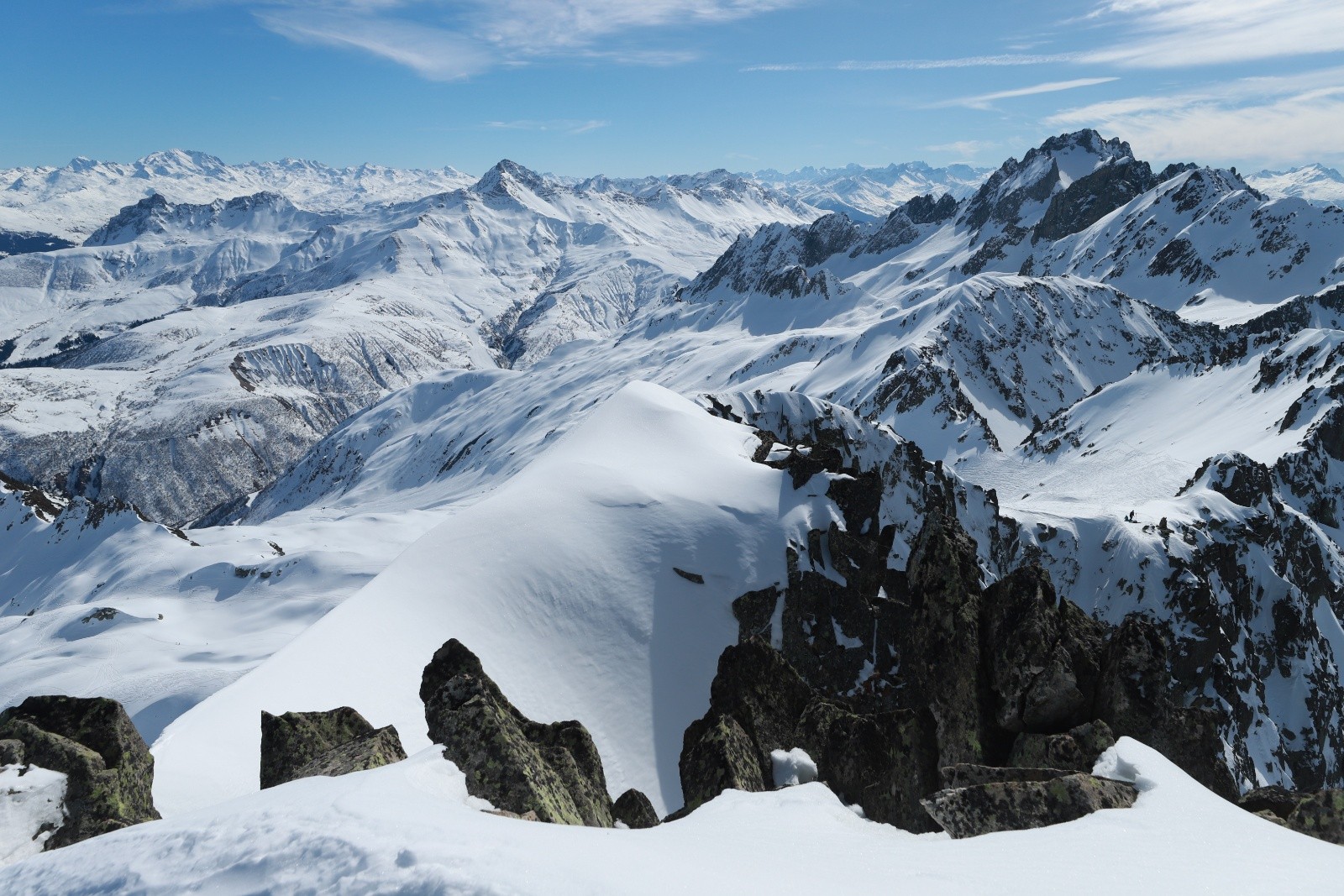  Magnifique vue du sommet en direction du Sud