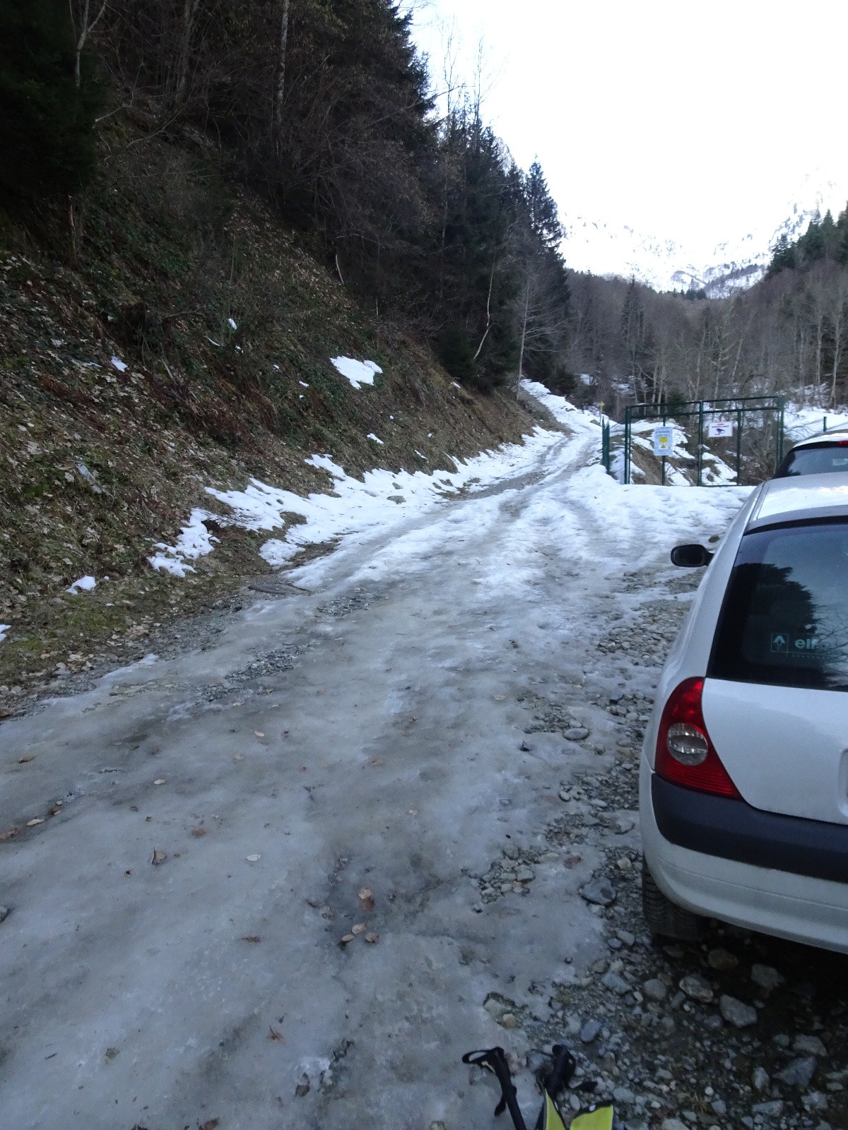 Parking au bout de la piste