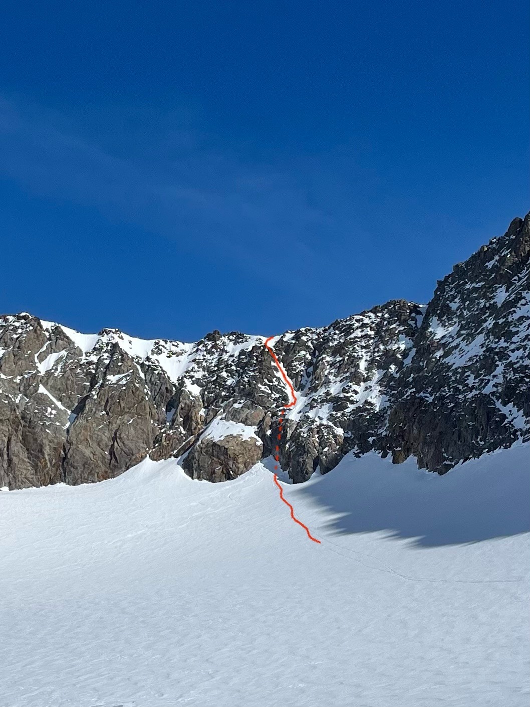 la ligne de ski avec le rappel de 40m en pointillé 