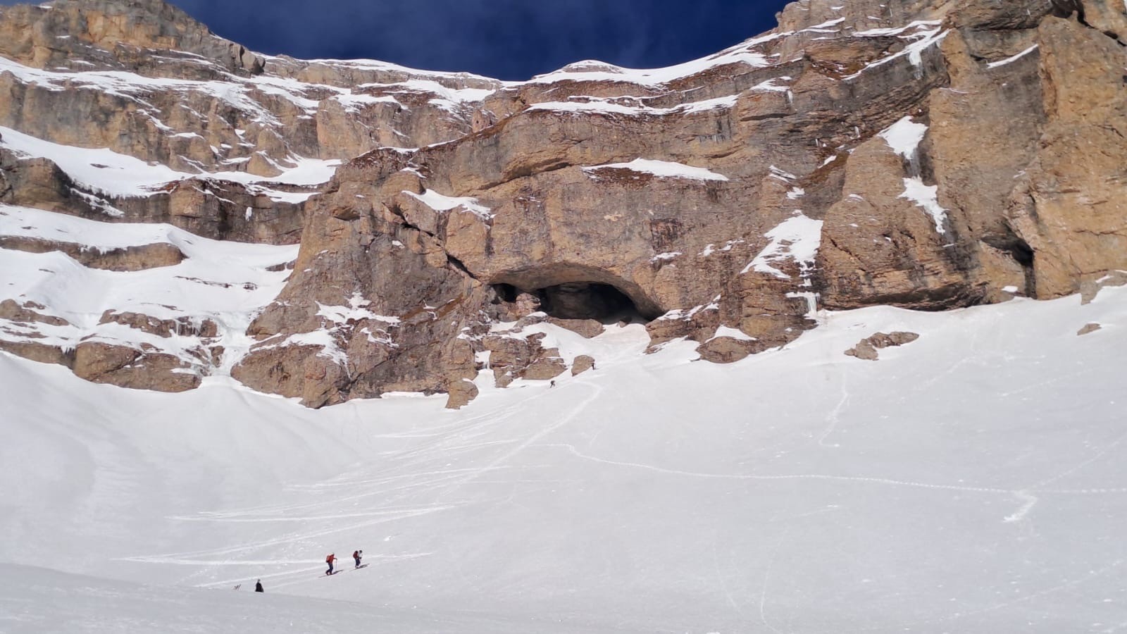 Les premiers groupes arrivent à l'entrée du premier Chourum 