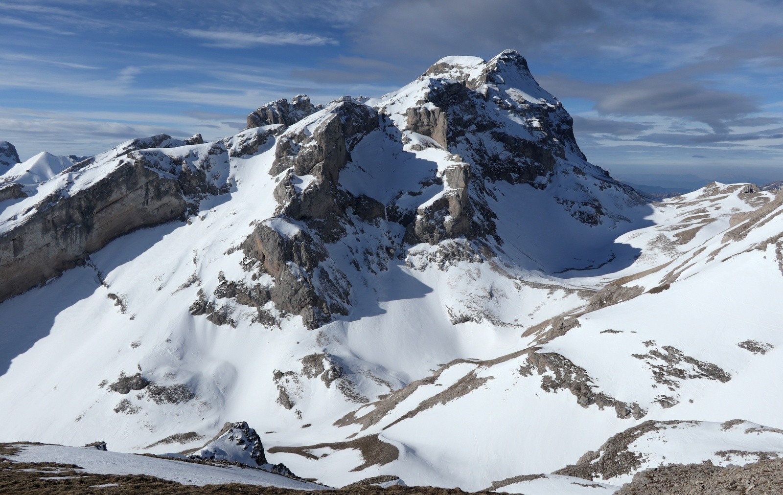 Petit et Grand Ferrand à droite, combe NE de Pra Purc à gauche