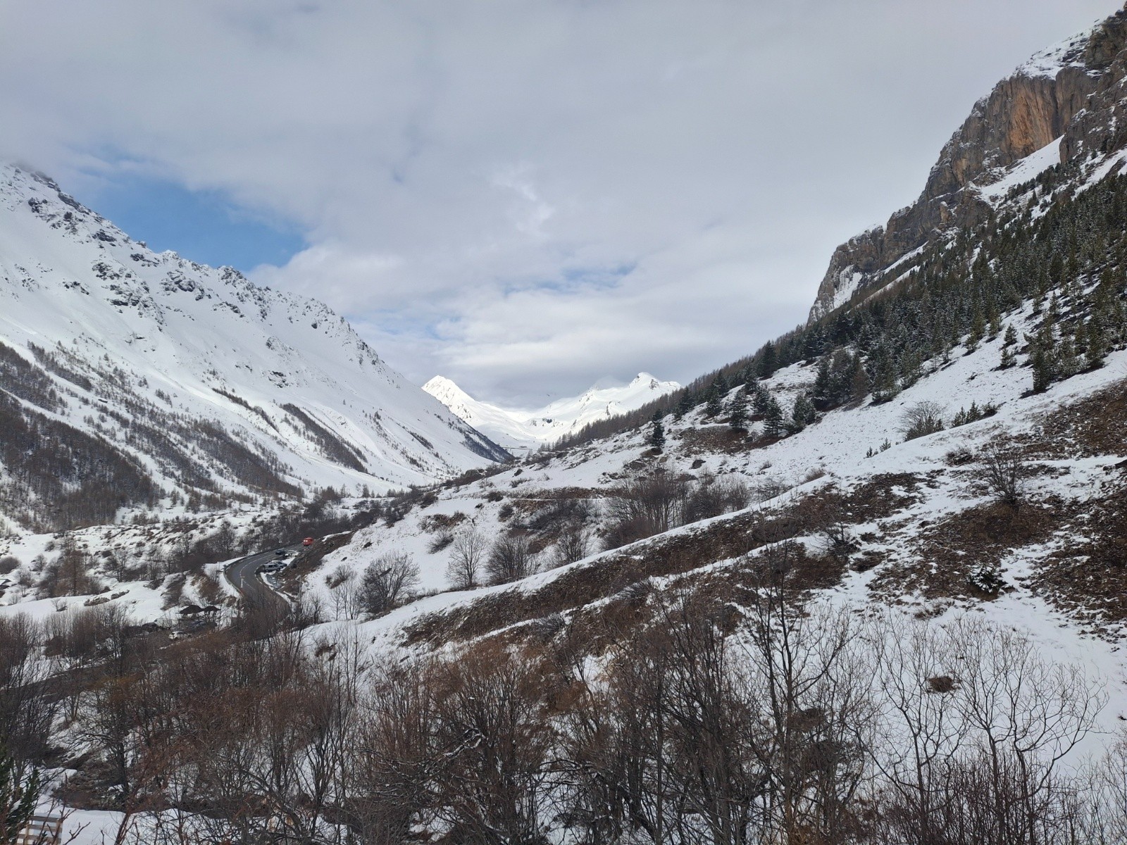 &nbsp;Au loin le pic blanc du &nbsp;galibier