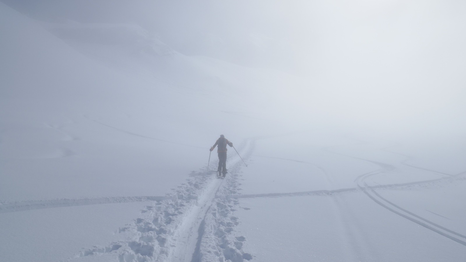 Départ deuxième montée, le brouillard nous a rattrapé