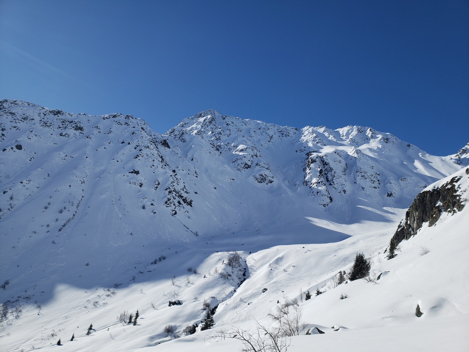 &nbsp;Cime du Sambuis, col homonyme à droite&nbsp;