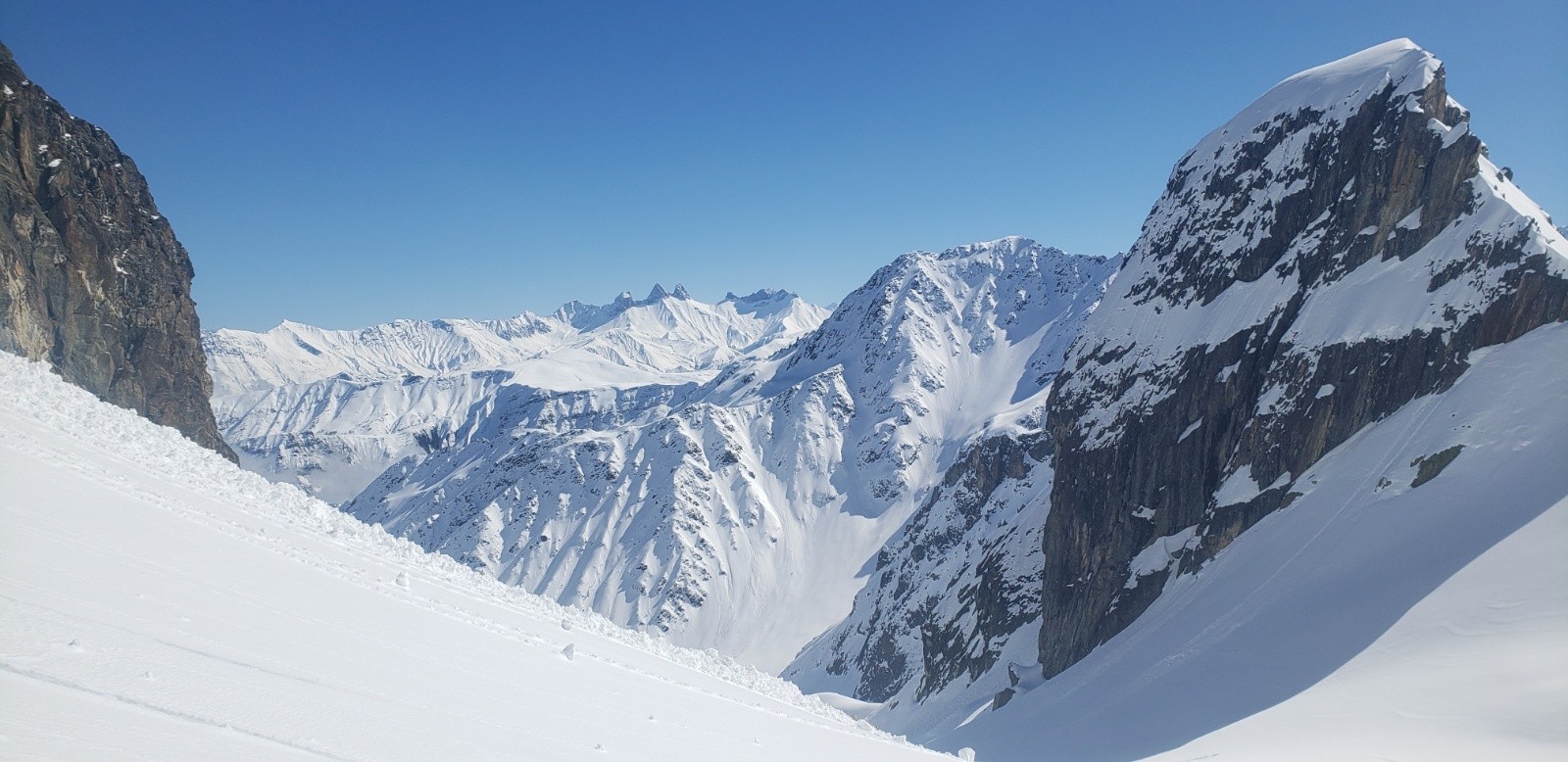 &nbsp;Au fond les aiguilles d'Arves