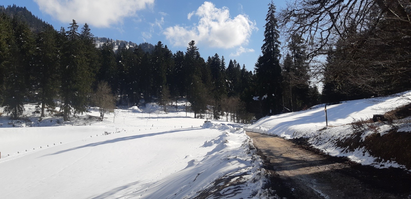 &nbsp;Col de la Charmette denneigé mais interdit aux véhicules&nbsp;