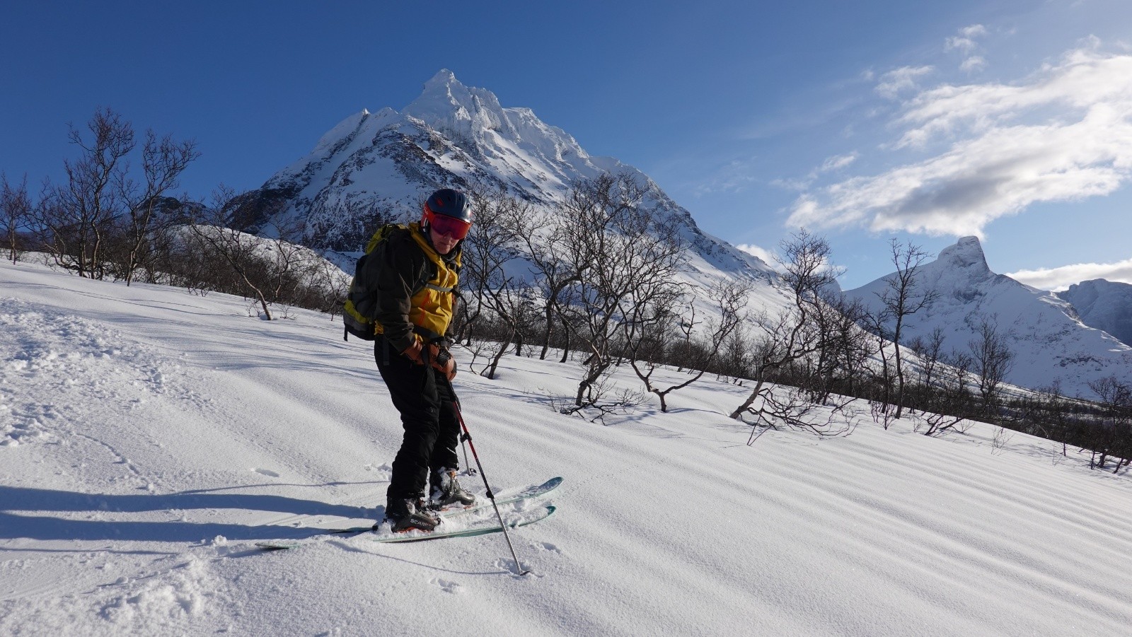 Jean profite du panorama sur le Store Venjetinden