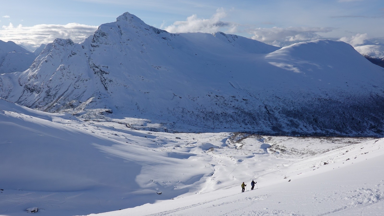Les deux sommets déjà skiés : Blanebba à gauche et Storhesten à droite