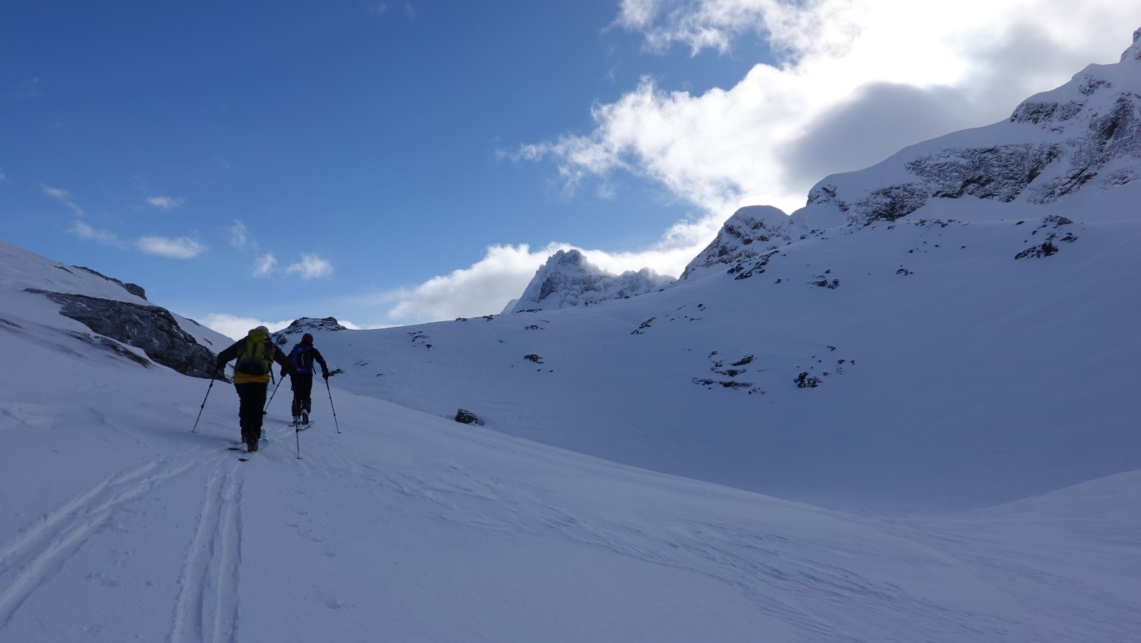 En route vers le collet avant de bifurquer vers la gauche pour le sommet