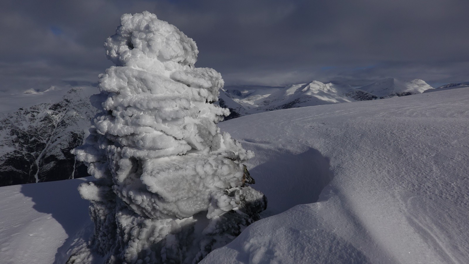 Cairn sommital glacé