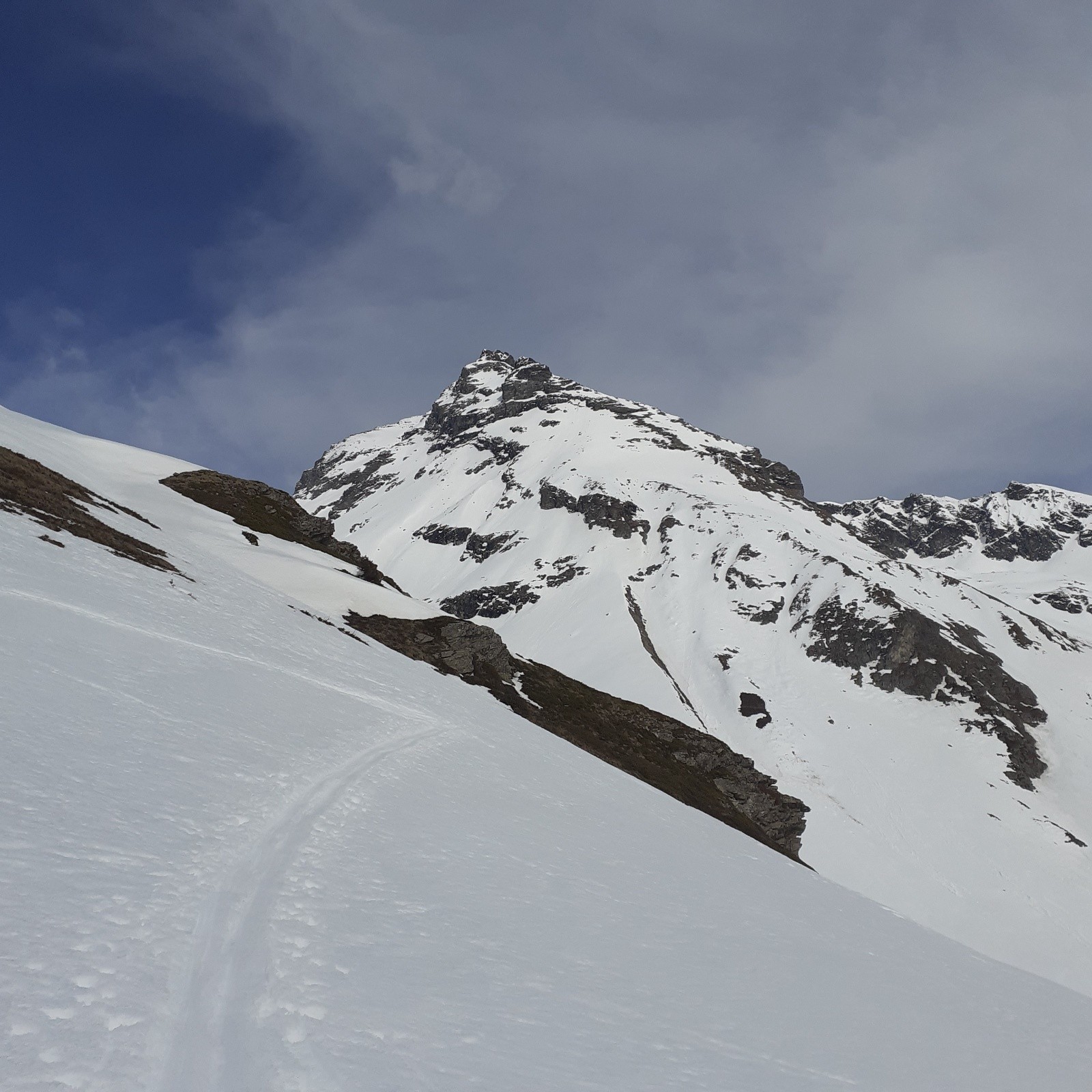 J2, remontée vers le col de Montséti et vue sur le Bec de l'Ane