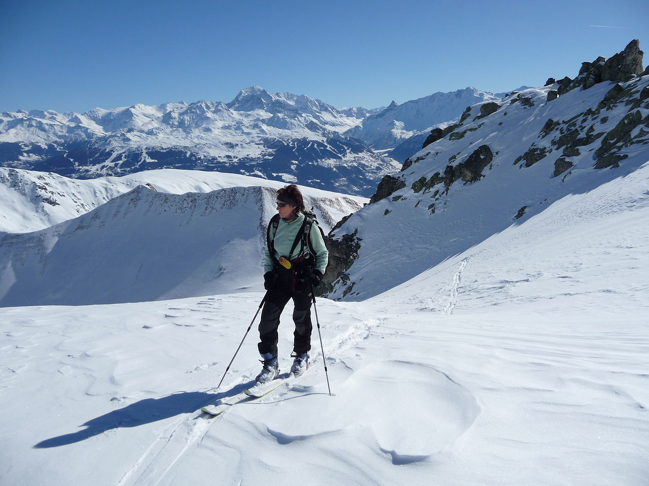 A l'approche du sommet : Avec en arrière plan les sommets de Vanoise