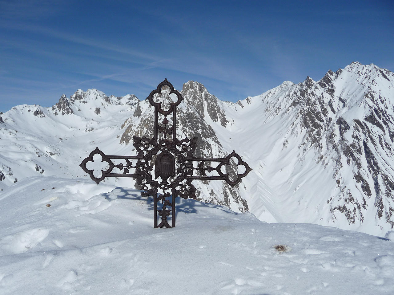 Rosset sommet E 2448 m : La Croix du sommet.