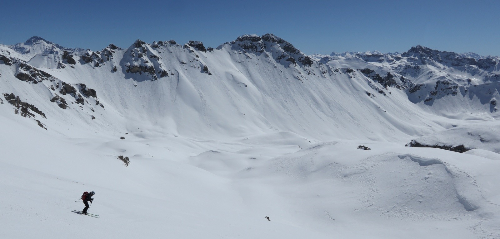 Le Vallon de l'Alpavin et le Pic du Haut Mouriare