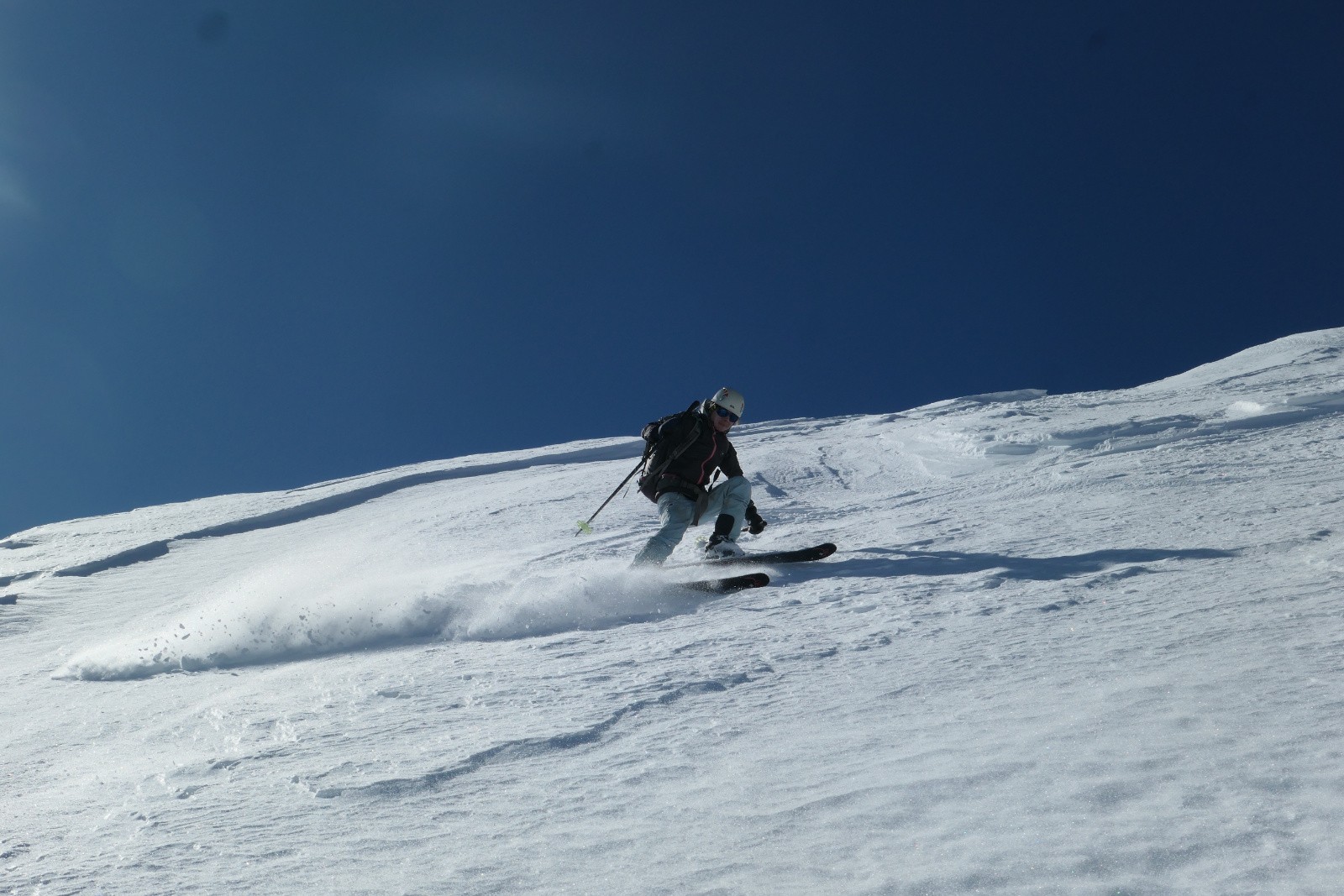 Un peu de neige dure en haut  