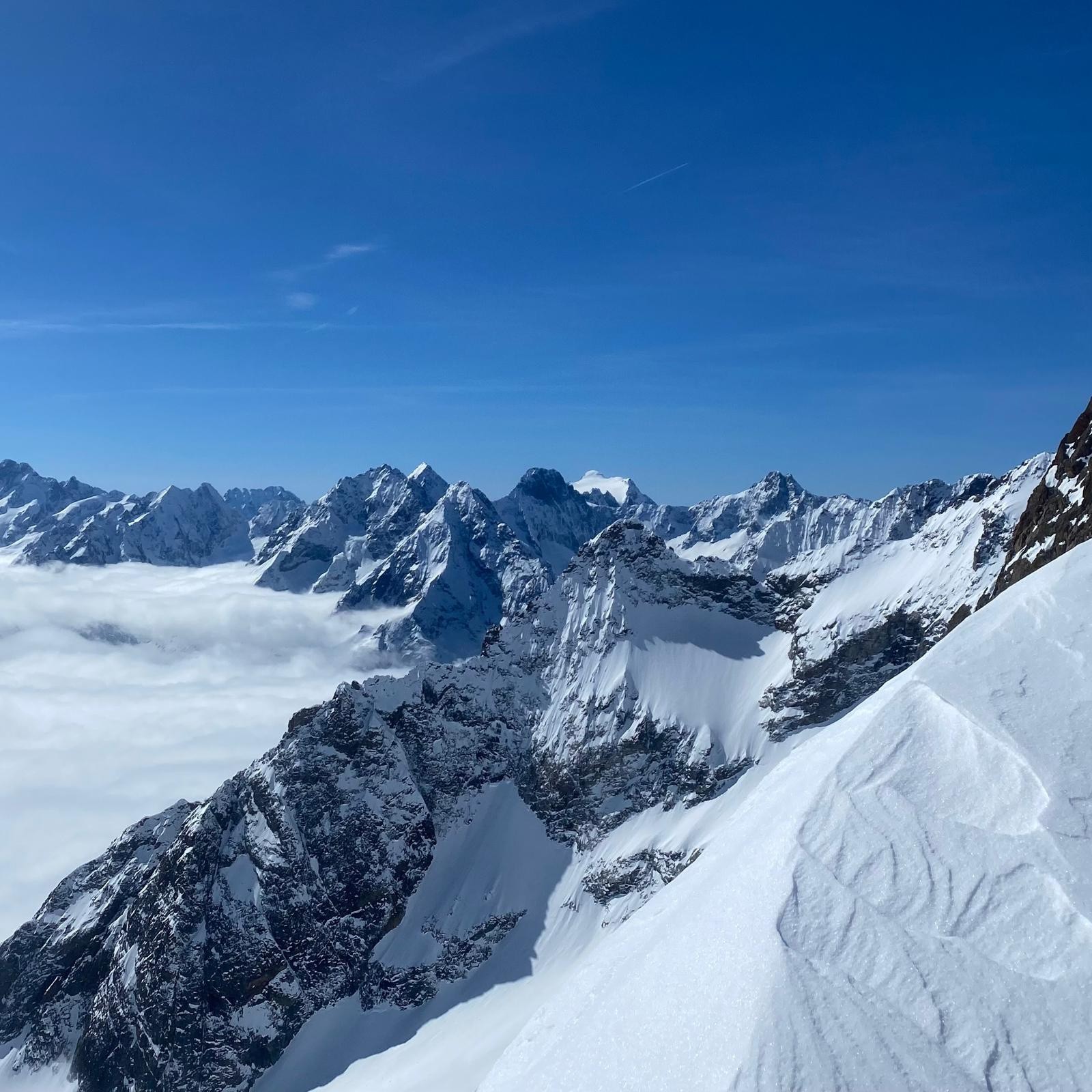 Les Rouies au loin depuis le Col du Replat