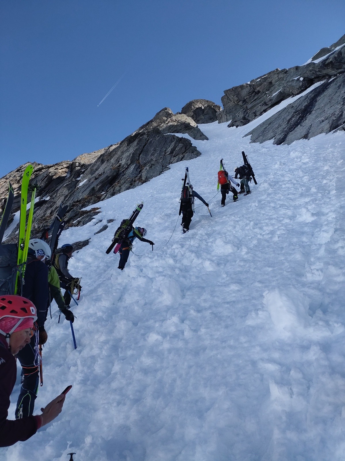 &nbsp;Trois cordées pour assurer le coup, bonnes marches, neige ferme