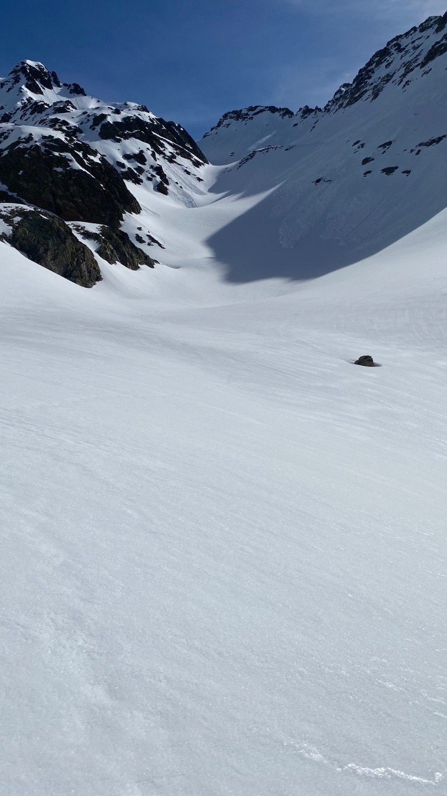 &nbsp;L’enneigement de la combe le 4/5/2023 (photo Marind)