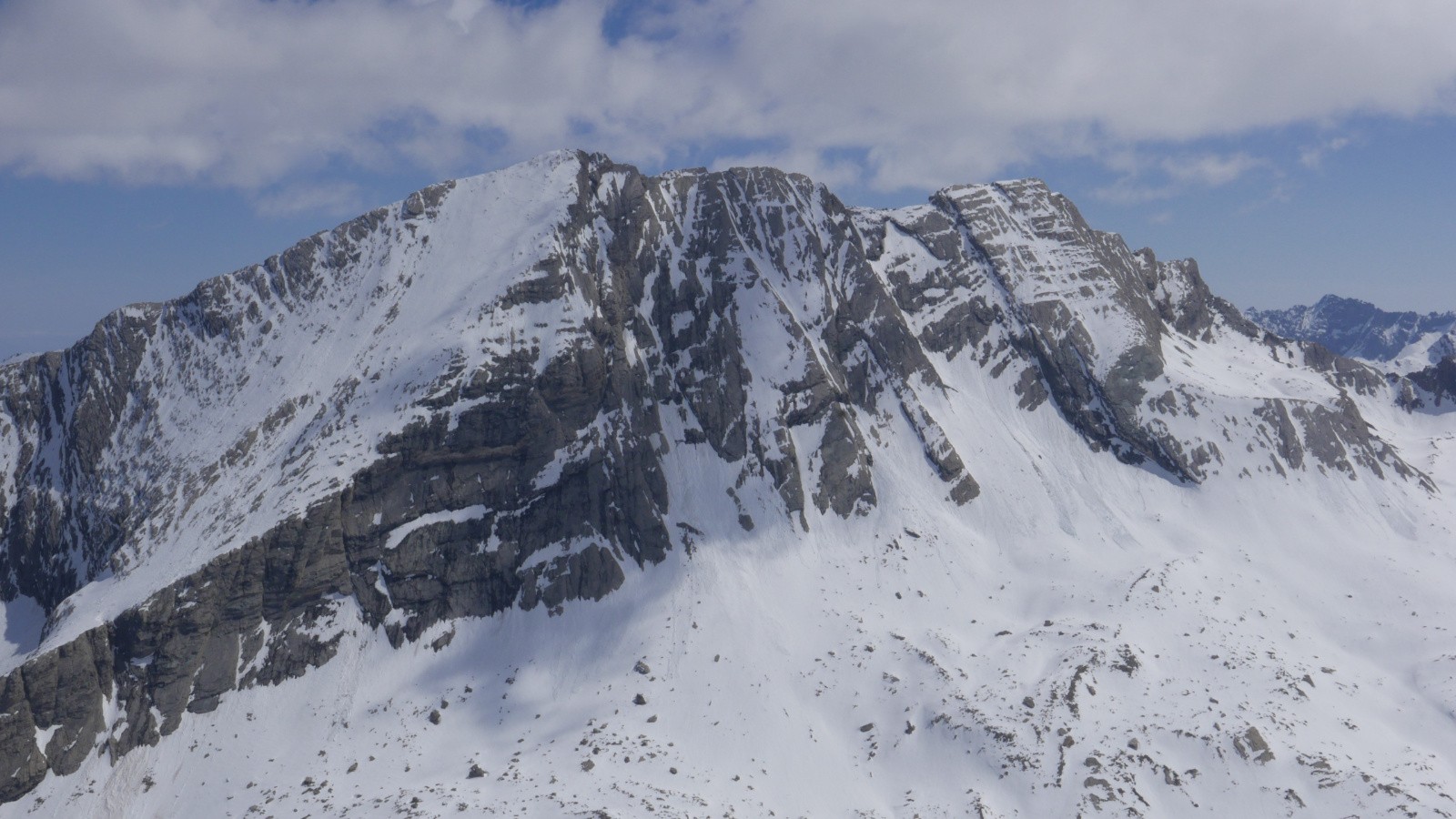 La Taillante, bien sèche. Le sommet nord a été skié.